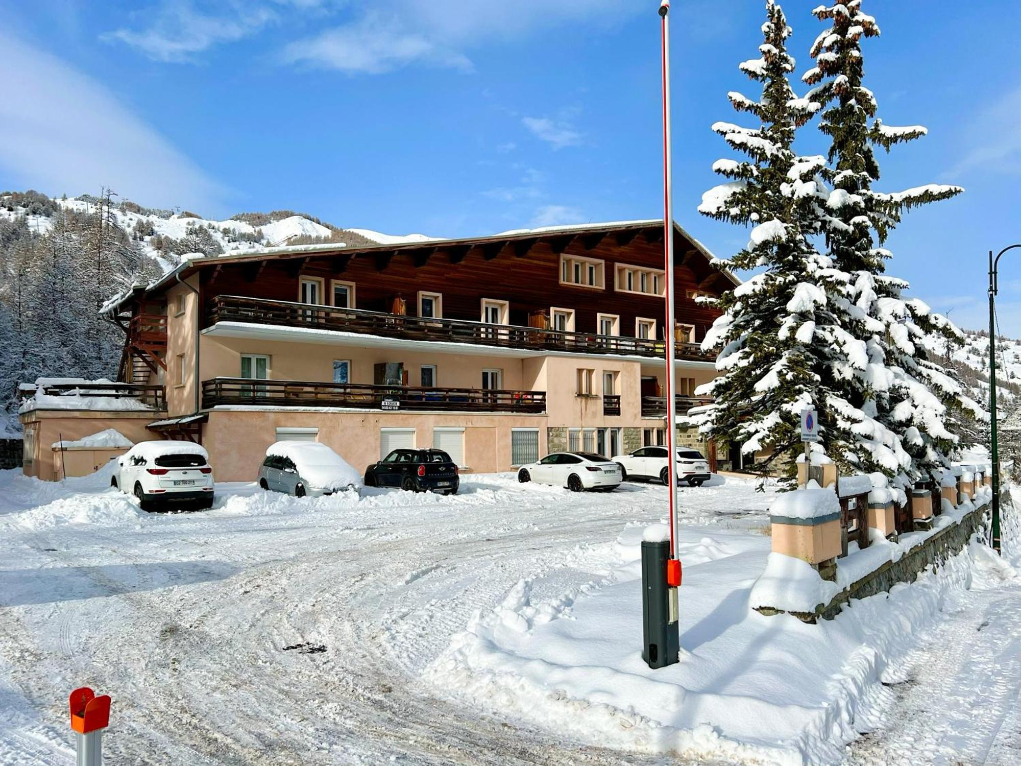 Vars, Appart Spacieux Renove 4 Couchages Dans Chalet فارْ المظهر الخارجي الصورة